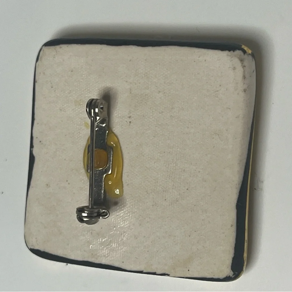 Vintage 1980’s Sweetheart pin brooch ceramic glossy 1.5”